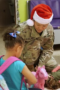 Army Reserve Soldiers bring the holiday spirit