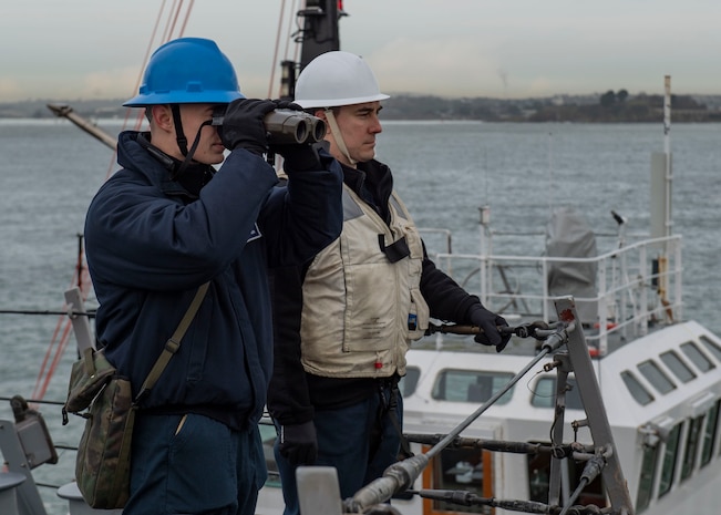 USS Carney (DDG 64);