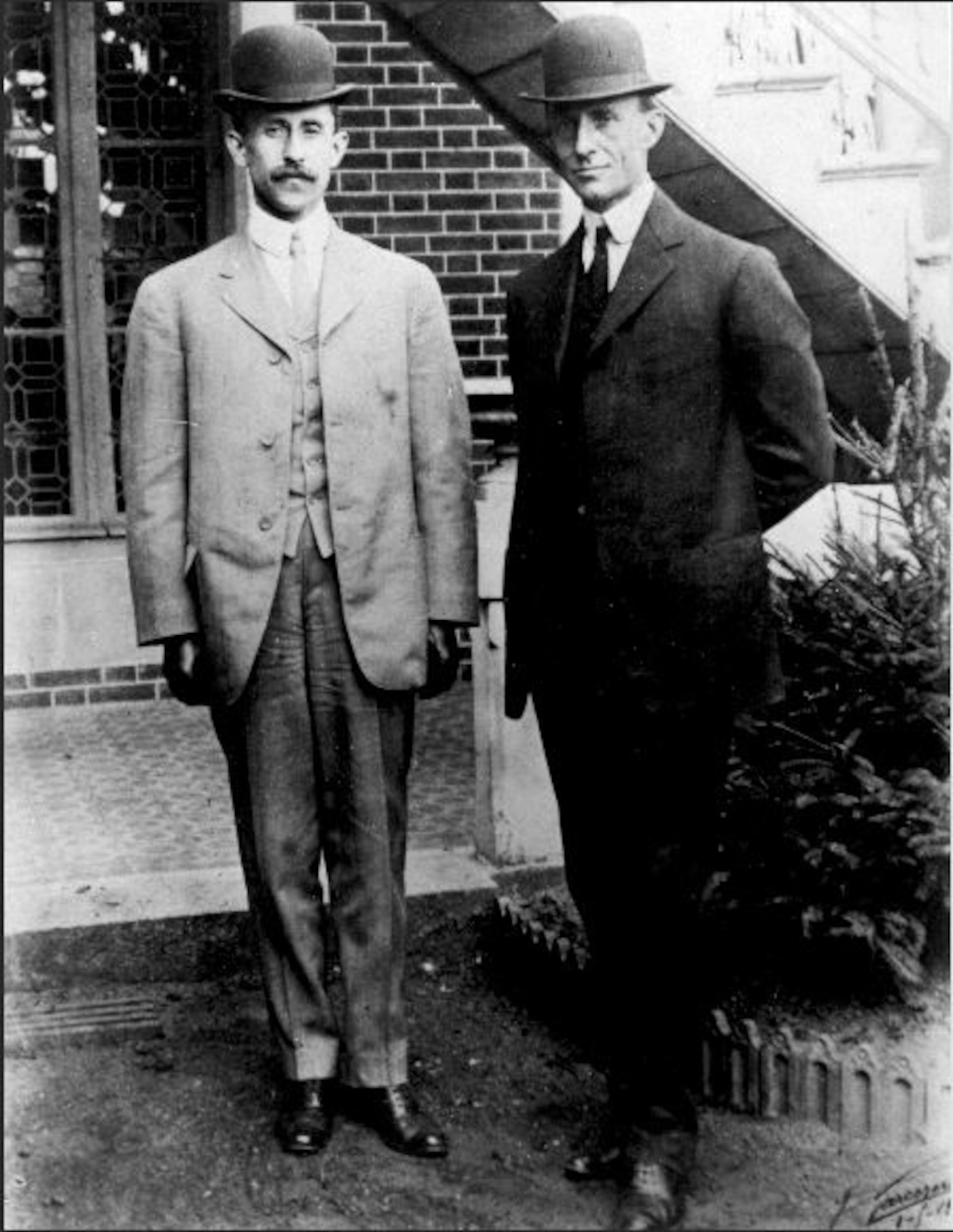 Orville and Wilbur Wright pose for the camera in 1909.