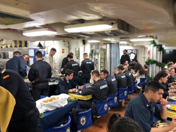 USS Ross hosts Thanksgiving dinner for ESPS Reina Sofia Sailors