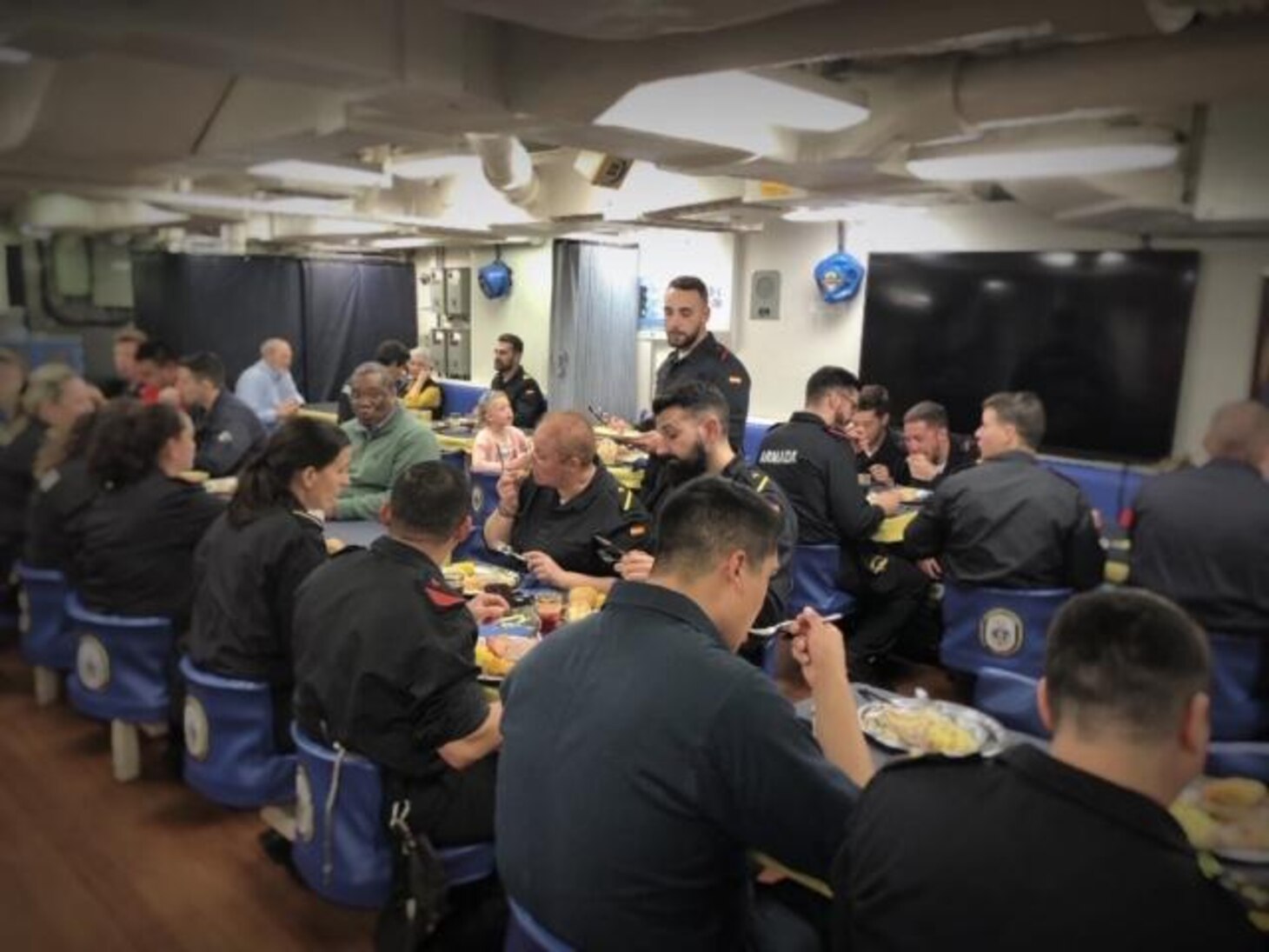 USS Ross hosts Thanksgiving dinner for ESPS Reina Sofia Sailors