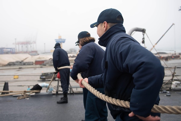 USS Ross (DDG 71); Ukraine; Odessa, Ukraine