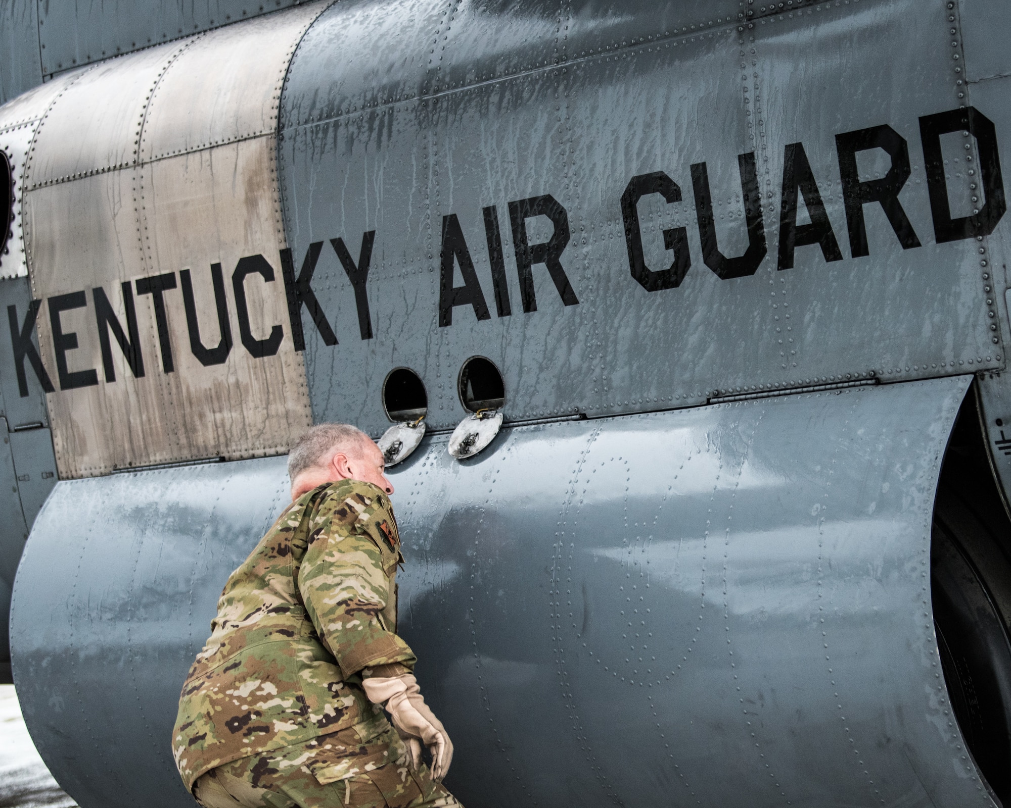 Master Sgt. Winston Pike of the Kentucky Air National Guard’s 123rd Airlift Wing prepares a C-130 Hercules aircraft for flight formation training in Pisa, Italy, Nov. 3, 2019. The sortie was part of Mangusta 19, a bi-lateral exercise with the Italian Army designed to promote readiness and interoperability among NATO allies. (U.S. Air National Guard photo by Senior Airman Chloe Ochs)