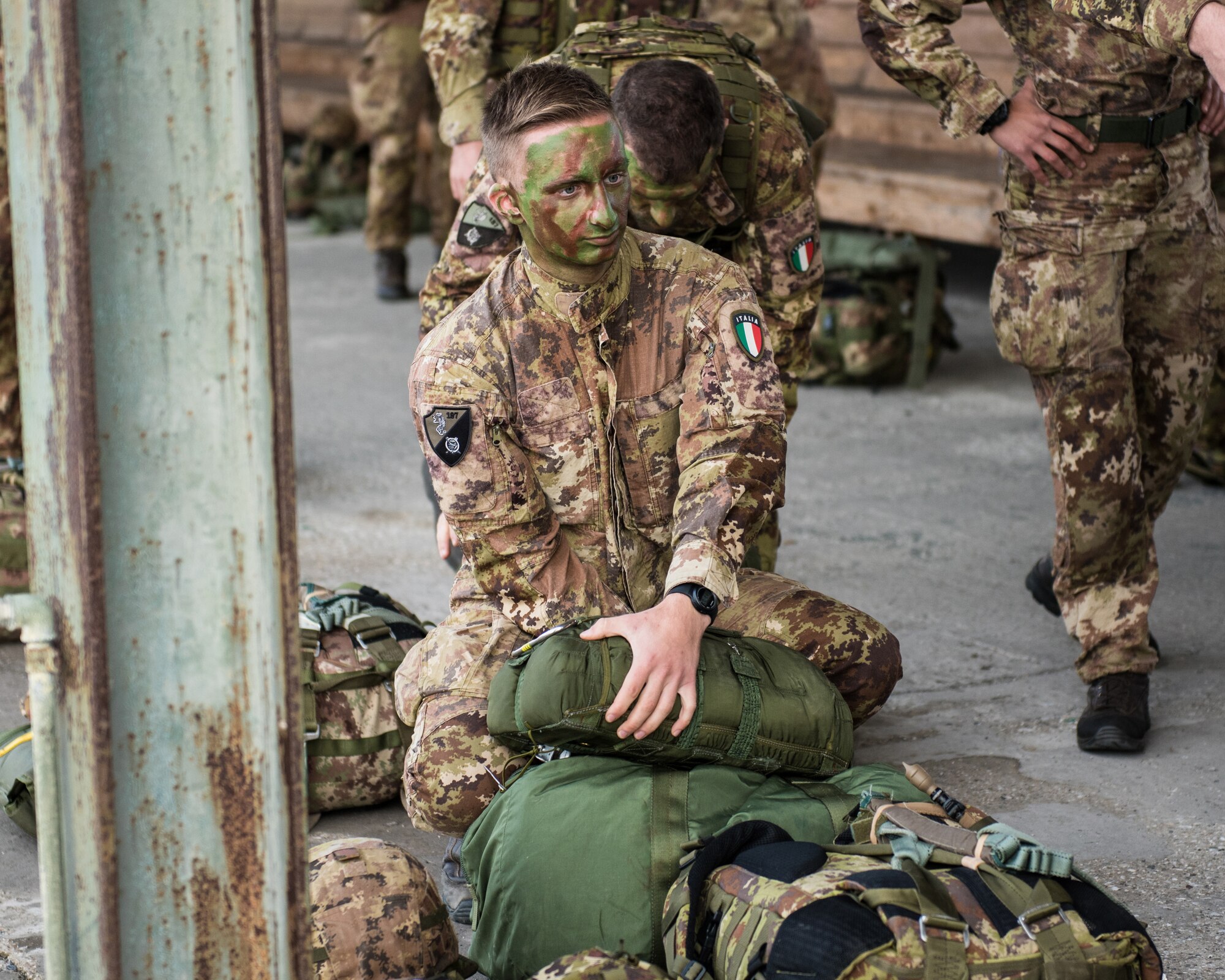 A member of the Italian Folgore, an airborne paratrooper brigade from the Italian Army, prepares to execute an airdrop mission alongside members of the Kentucky Air National Guard’s 123rd Airlift Wing in Pisa, Italy, Nov. 7, 2019. The mission was part of Mangusta 19, a bi-lateral exercise designed to promote readiness and interoperability among NATO allies. (U.S. Air National Guard photo by Senior Airman Chloe Ochs)