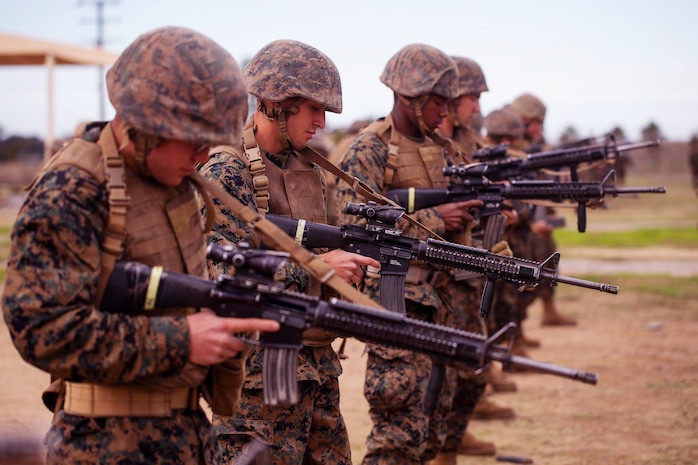 Recruits with Golf Company, 2nd Recruit Training Battalion, conduct a ...