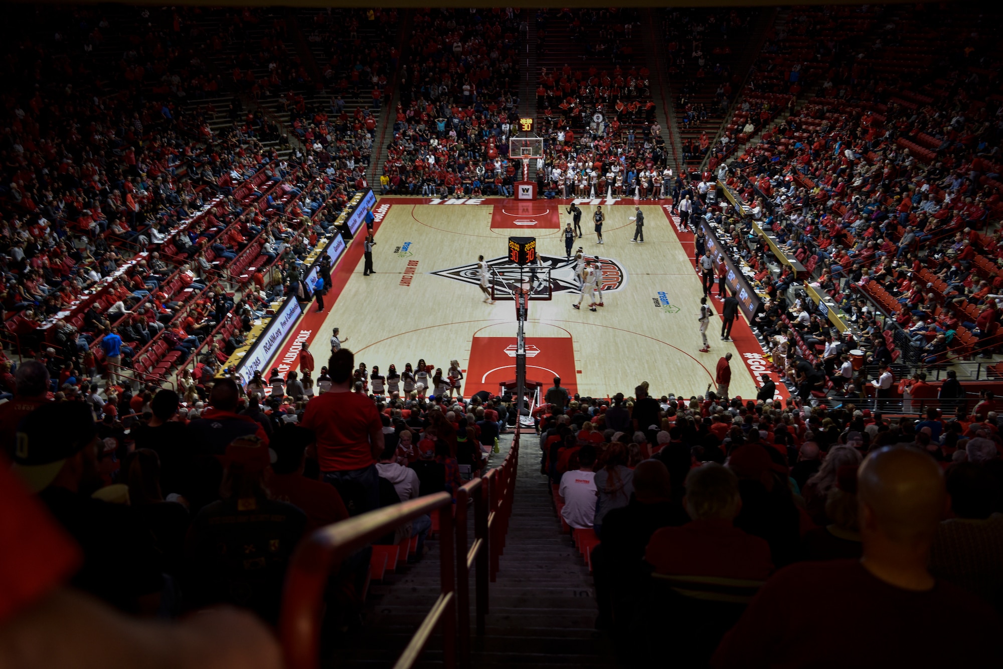 UNM basketball game