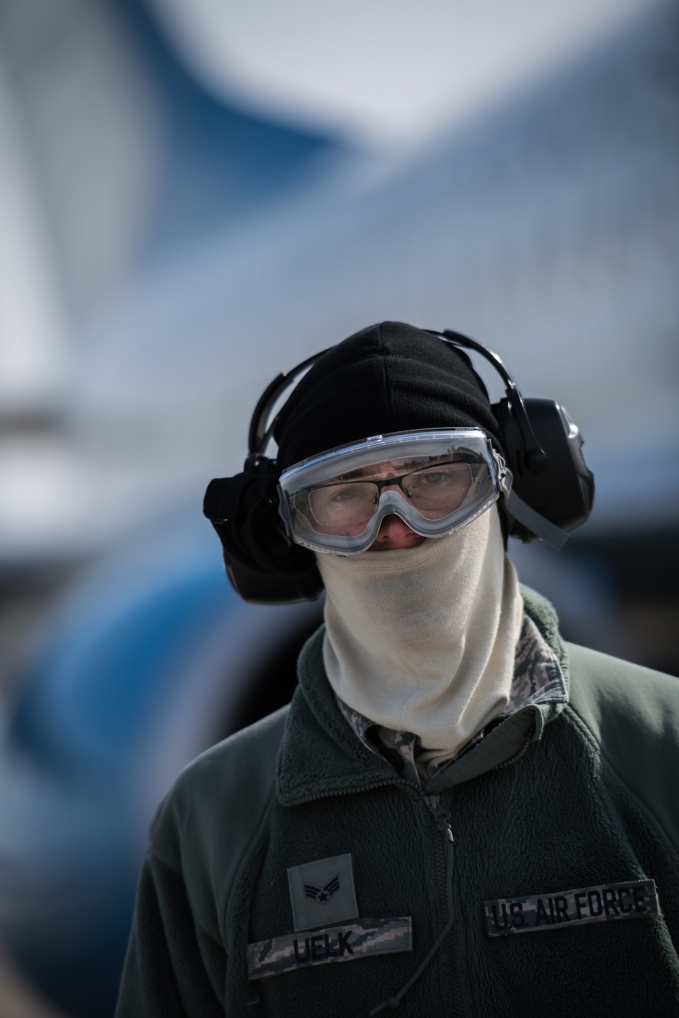 The polar vortex can't stop the 932nd Airlift Wing flight line crew chief from completing his mission and launching aircraft.