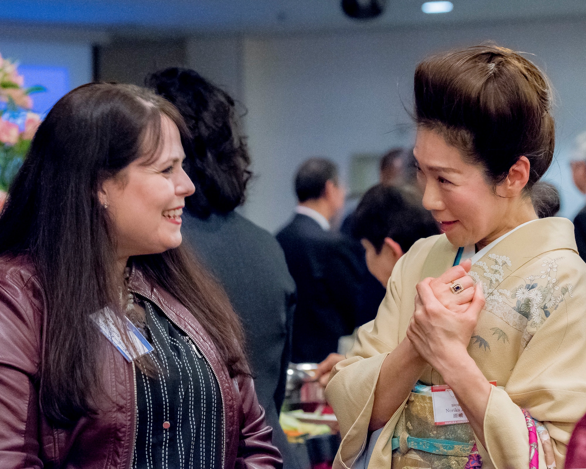 Carrie Waller, wife of Lt. Col. Brian Waller, 515th Air Mobility Operations Group deputy commander, talks to a member of Hamura-Yokota Friendship Club during the U.S.- Japan Joint New Year’s Party at Yokota Air Base, Japan, Jan. 26, 2019.