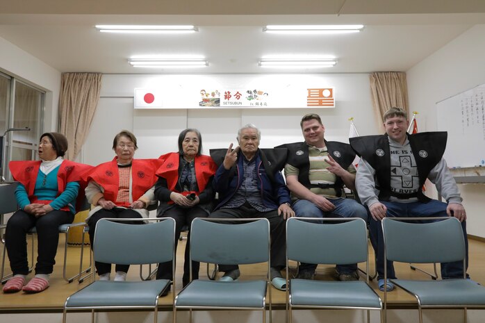 MCAS Iwakuni service mermbers visit nursing homes