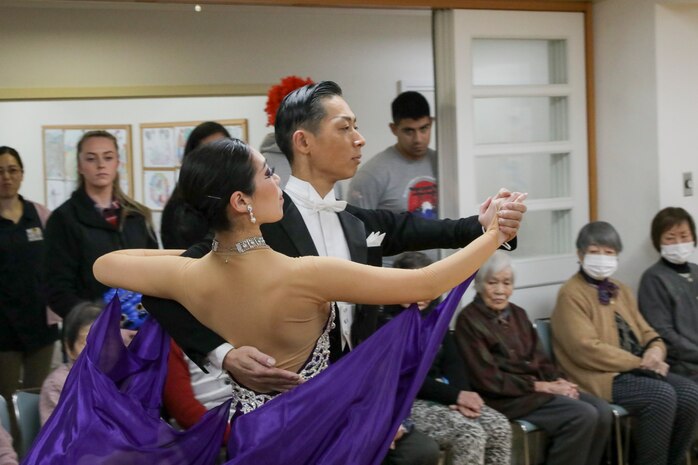MCAS Iwakuni service mermbers visit nursing homes