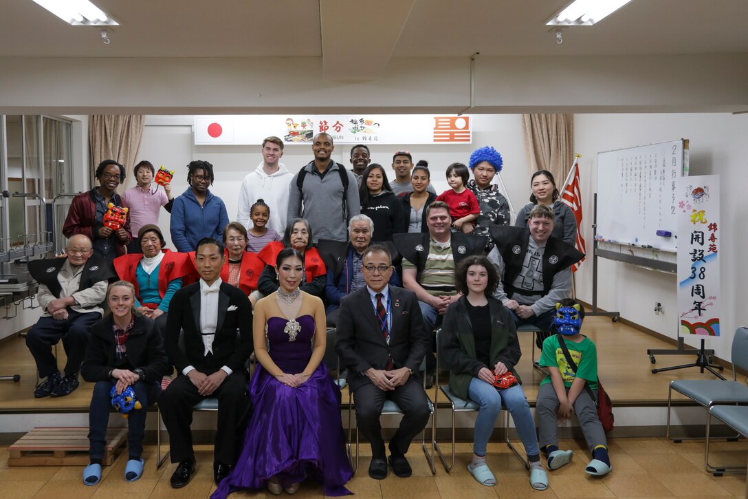 MCAS Iwakuni service mermbers visit nursing homes