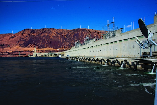 Early morning at John Day Lock & Dam