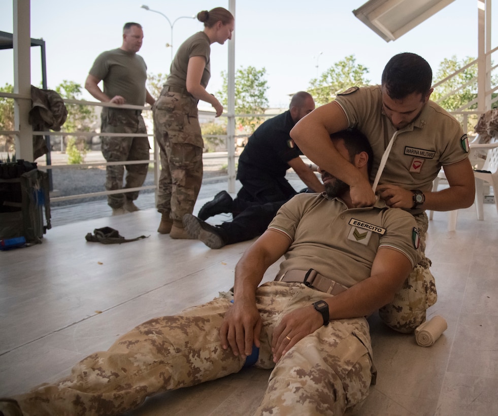 403rd Civil Affairs Functional Specialty Team conducts Combat Lifesaver Course for Italian partners