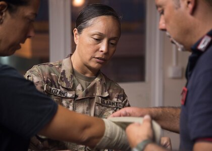 403rd Civil Affairs Functional Specialty Team conducts Combat Lifesaver Course for Italian partners