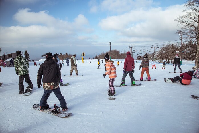 Service members shred Japan’s slopes during weekend liberty