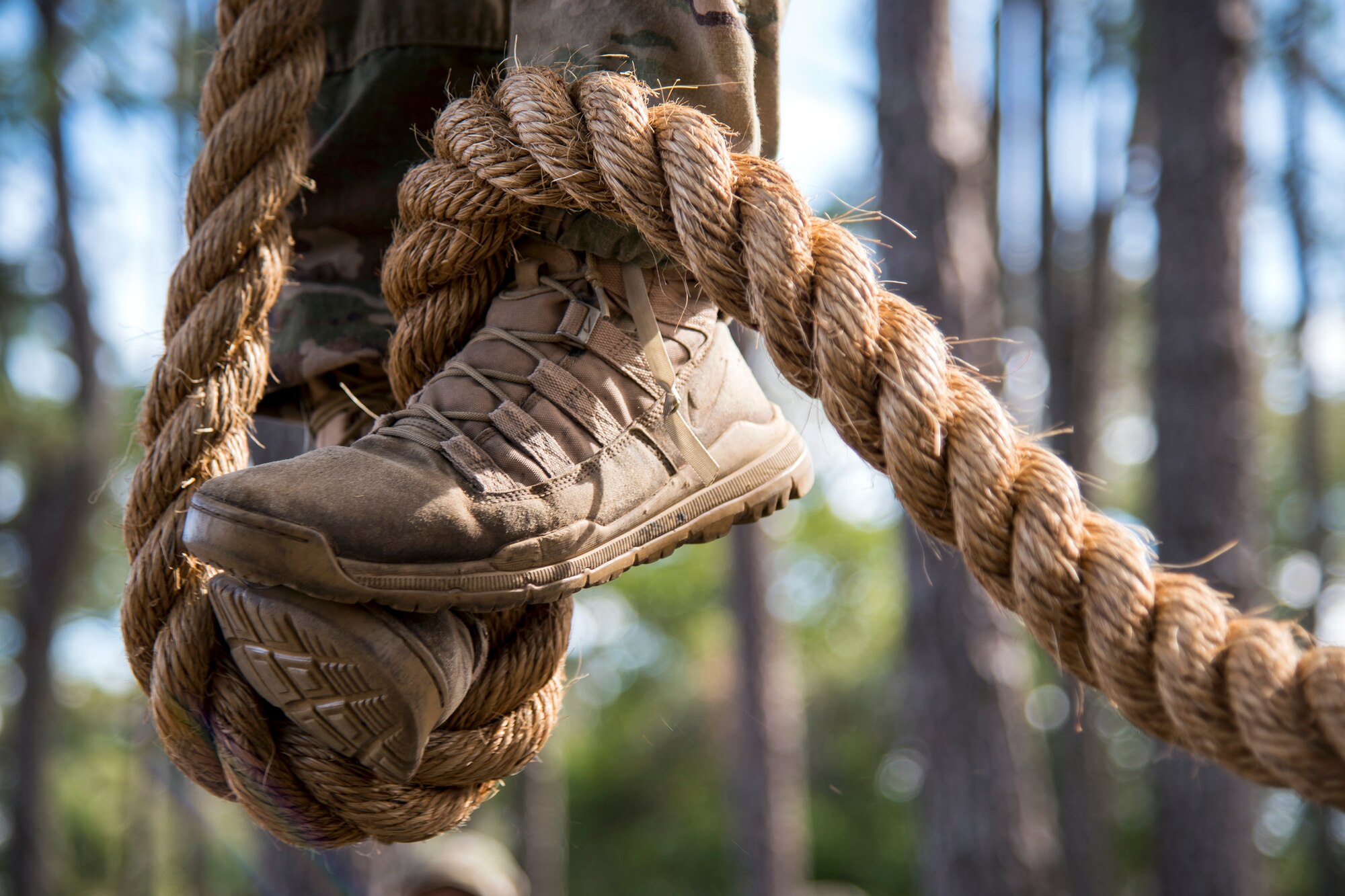 An Airman performs a J-lock technique during an Army Air Assault Assessment (AAA), Jan. 30, 2019, at Camp Blanding, Fla. The AAA is designed to determine Airmen’s physical and mental readiness before being selected to attend Army Air Assault school. (U.S. Air Force photo by Airman First Class Eugene Oliver)