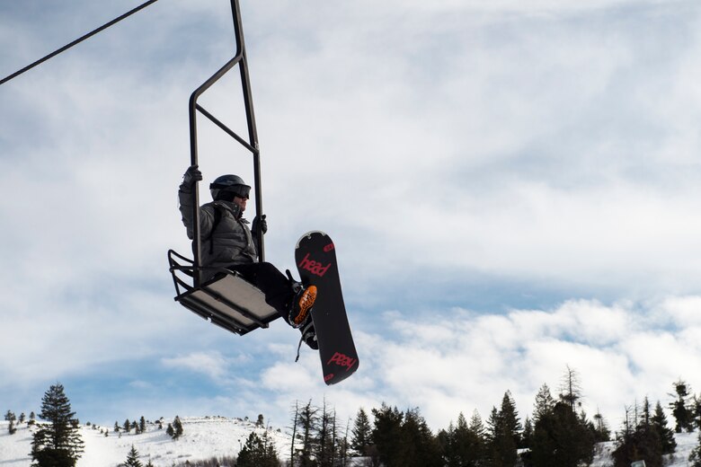 Members from the 366th Fighter Wing participate in Wing Ski Day, Feb. 1, 2019, at Boise National Forest, Idaho. The 366th FW celebrated to boost morale among mission focused Airmen. (U.S. Air Force photo by Airman 1st Class JaNae Capuno)