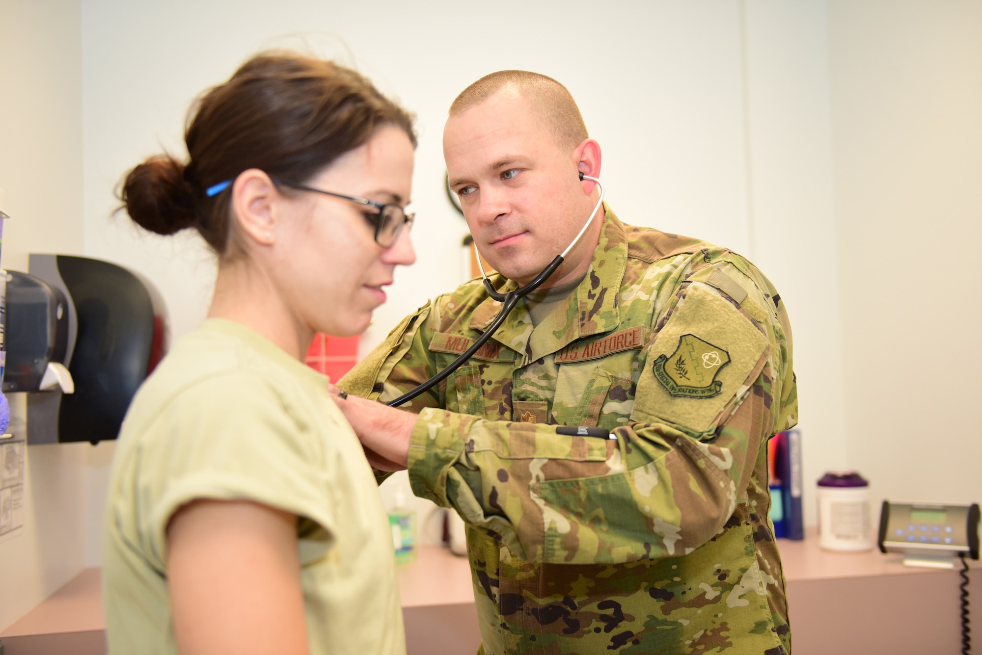 Maj. Matthew Mullinix (right), a physicians’ assistant with the 193rd Special Operations Medical Group, examines a patient as part of a routine check-up during a unit training assembly Nov. 18, 2018, at the 193rd Special Operations Wing, Middletown, Pennsylvania. Recently, while on temporary duty in Lithuania, Mullinix helped to save the life of a civilian by administering cardiopulmonary resuscitation. (U.S. Air National Guard photo by Tech. Sgt. Claire Behney/Released)