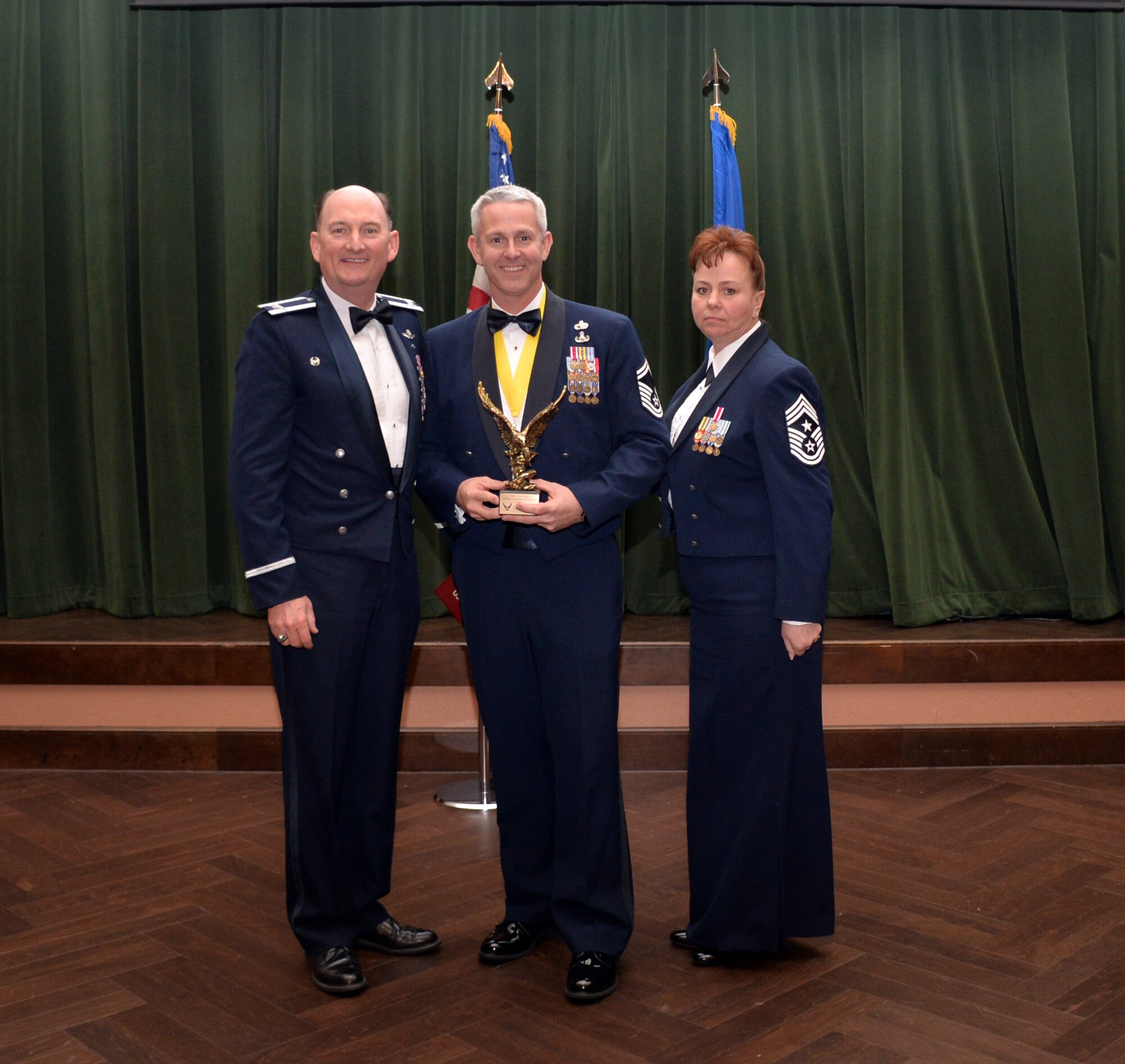 ol. Thomas K. Smith, 433rd Airlift Wing commander, and 433rd AW Command Chief Master Sgt. Shana C. Cullum, award Senior Master Sgt. Jonathan Sellers, 26th Aerial Port Squadron, as the Senior Noncommissioned Officer of the Year at the 433rd AW annual awards banquet at Joint Base San Antonio-Lackland, Texas Feb. 9, 2019.