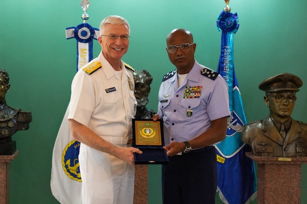 The commander of U.S. Southern Command, Navy Adm. Craig Faller, meets with Brazil's Chief of Defense, Lieutenant-Brigadier Raul Botelho, in Brasília Feb. 11, 2019.