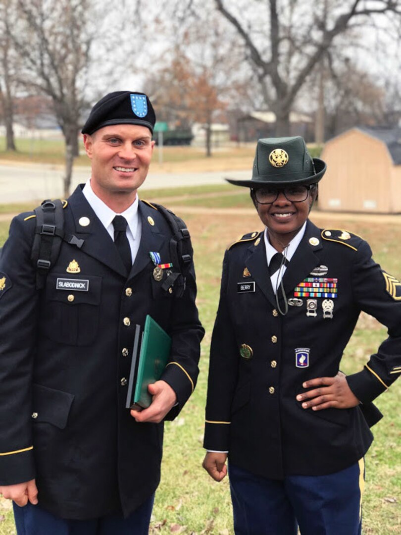 Ohio high school teacher begins National Guard career at 35 > National