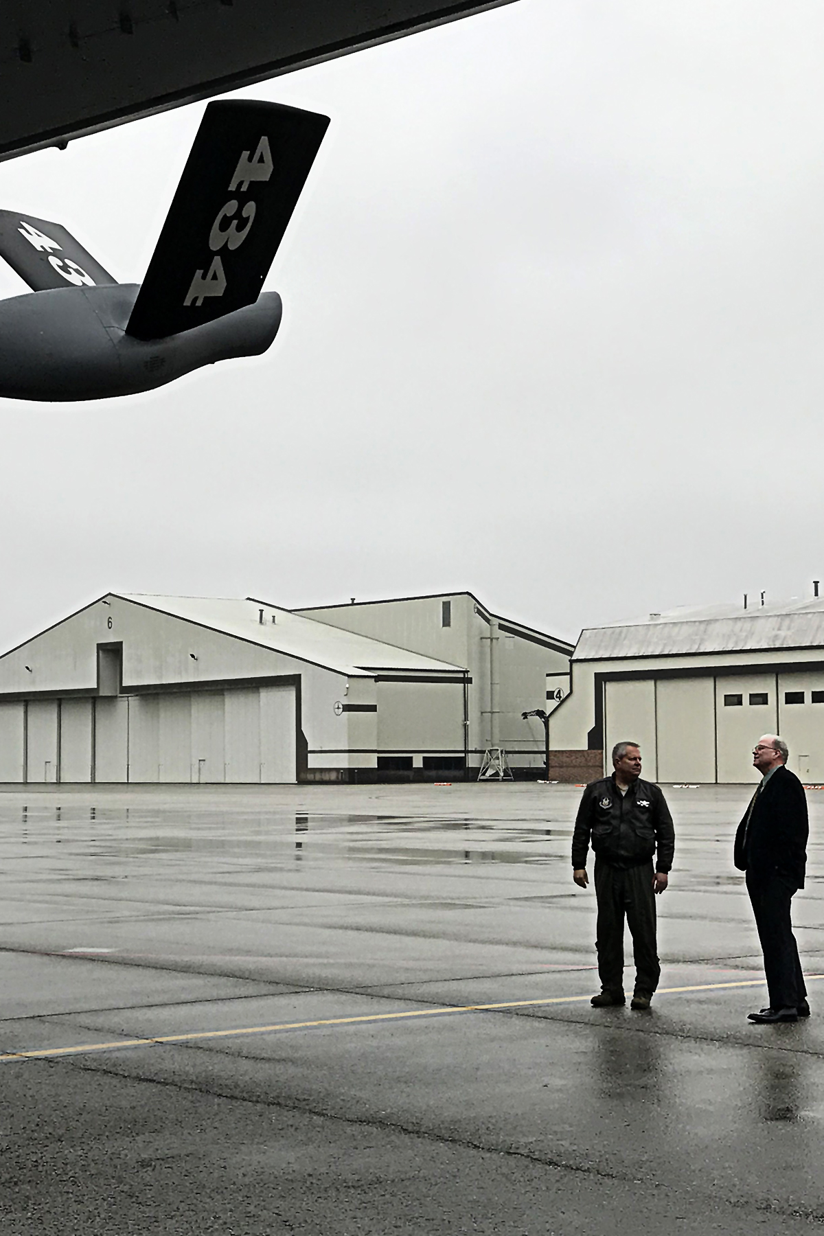 Senator's staffers visit Grissom units > Grissom Air Reserve Base