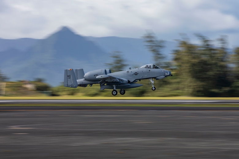 A U.S. Air Force A-10 Thunderbolt II aircraft assigned to the 442nd Fighter Wing from Whiteman Air Force Base, Missouri, lands at Marine Corps Air Station Kaneohe Bay, Marine Corps Base Hawaii, Feb. 11, 2019.