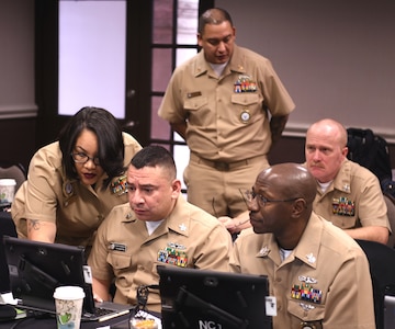 Chief Petty Officer Nolita Whiten, an assessor/trainer assigned to Navy Recruiting Command’s (NRC) National Training and Quality Assurance Team, provides instruction on Web R-Tools maintenance to Navy Recruiting District San Antonio’s leading petty officers, Petty Officers 1st Class Juan De Leon and Elbert Anderson, during a Leading Petty Officers Course held at the Double Tree Hotel.