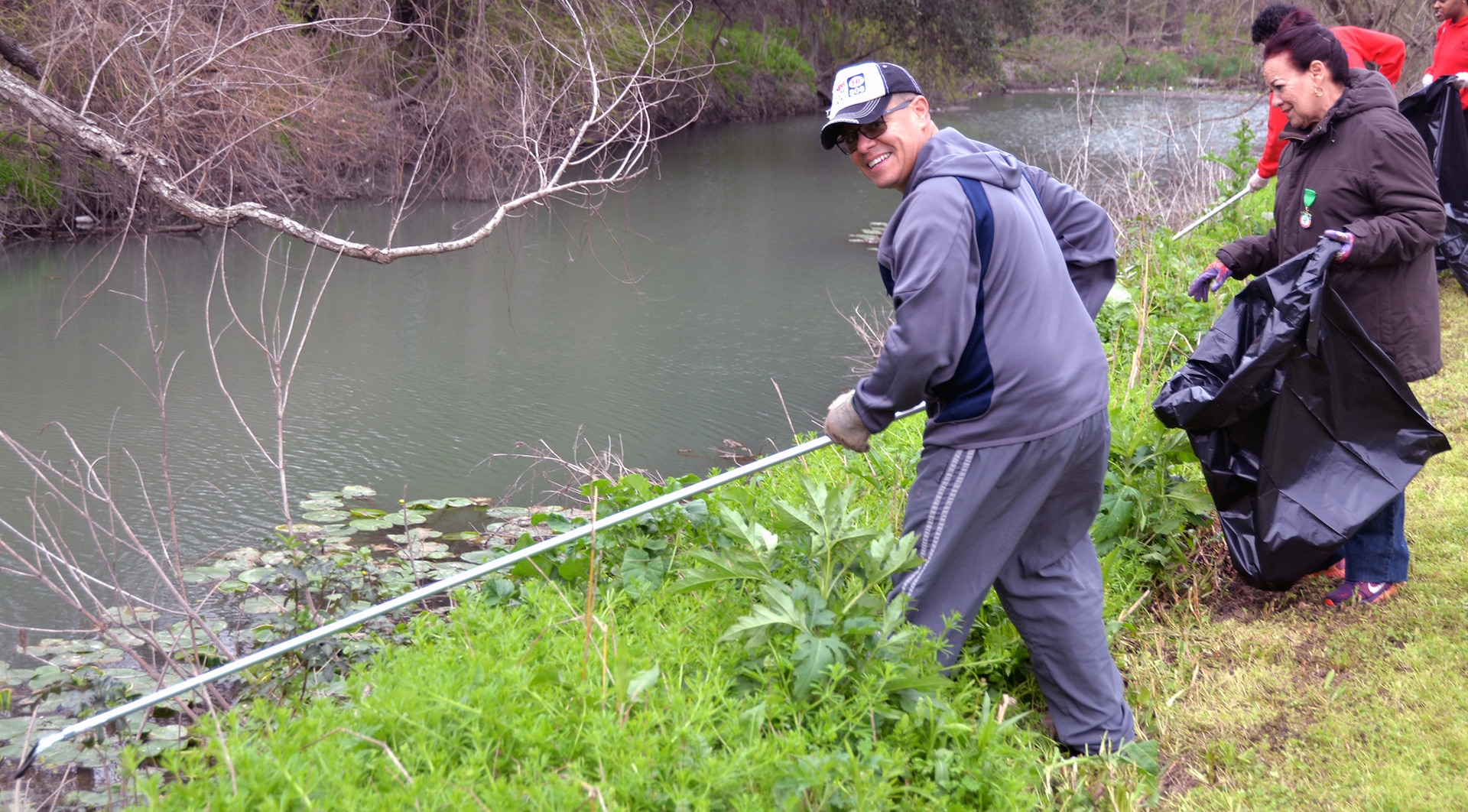 Basura Bash Draws Hundreds Out To Beautify Salado Creek At Jbsa Fort Sam Houston Joint Base San Antonio News