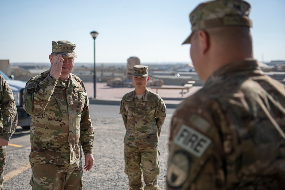 Lt. Gen. Scobee speaks with Airmen