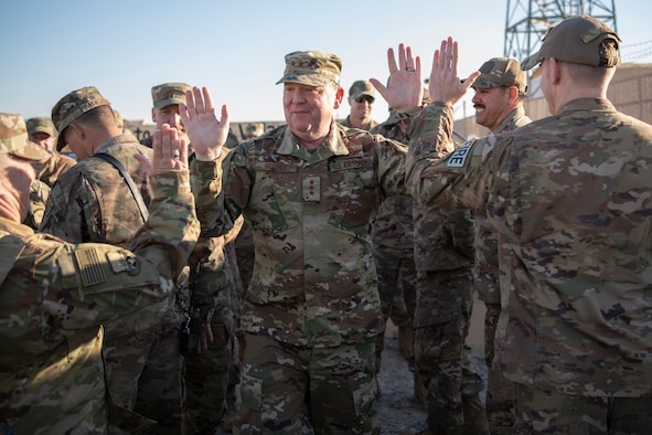 Lt. Gen. Scobee speaks with Airmen