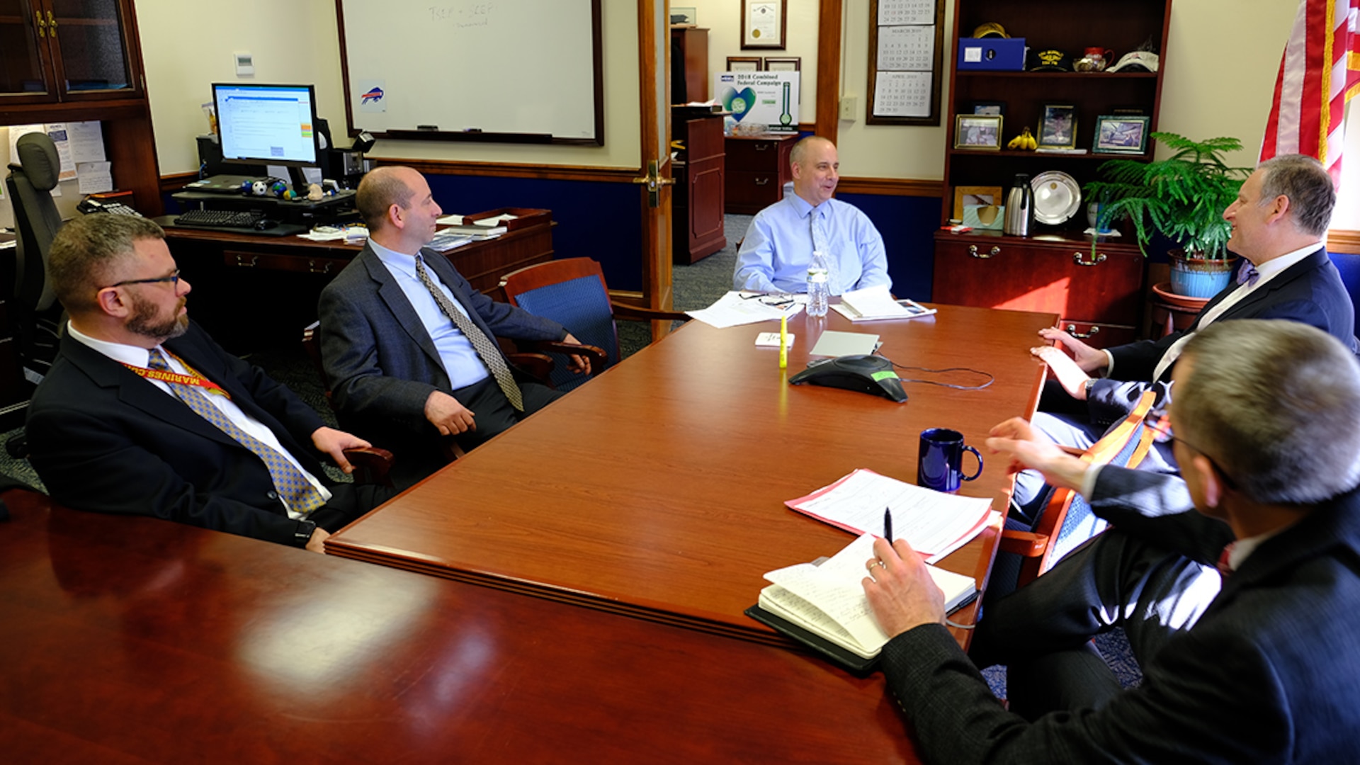 Dr. Steven Spear (back right), author of the best-selling book “The High-Velocity Edge,” talks to Larry Tarasek (center), technical director for Naval Surface Warfare Center, Carderock Division in West Bethesda, Md., on Feb. 14, 2019, as Lou Carl, Carderock’s chief engineer (front right), looks on. Brian Tammaro (left) and Dr. Tom Marino, both of Carderock’s Corporate Business Office, organized the event with Spear as part of the Industrial Liaison Program with the Massachusetts Institute of Technology, a partnership that allows the two organizations to share resources. (U.S. Navy photo by Kelley Stirling/Released)