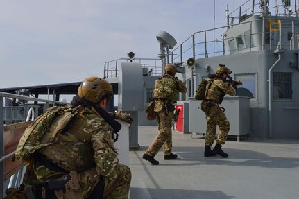 U.S., British Navies Conduct Maritime Security Drills