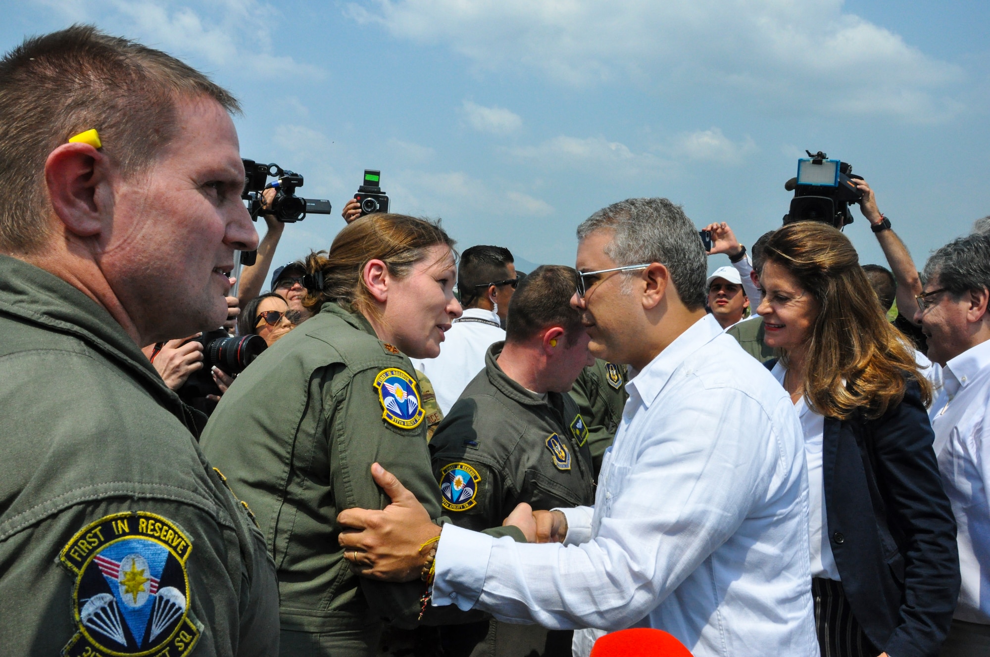 Charleston Reservists deliver humanitarian aid, met by Colombian President, VP