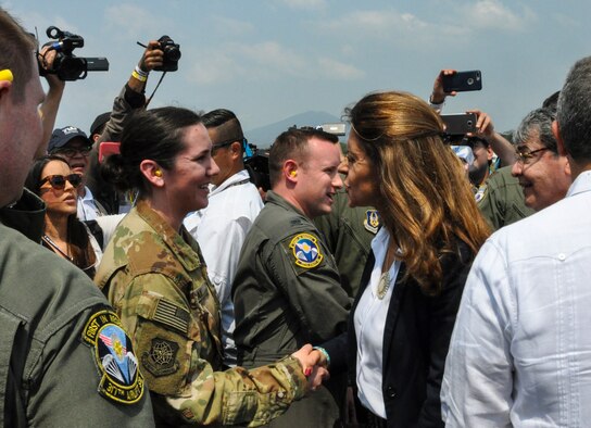 Charleston Reservists deliver humanitarian aid, met by Colombian President, VP