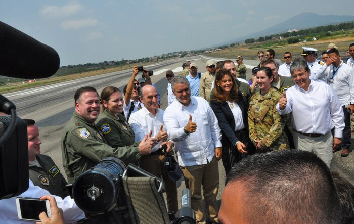 Charleston Reservists deliver humanitarian aid, met by Colombian President, VP