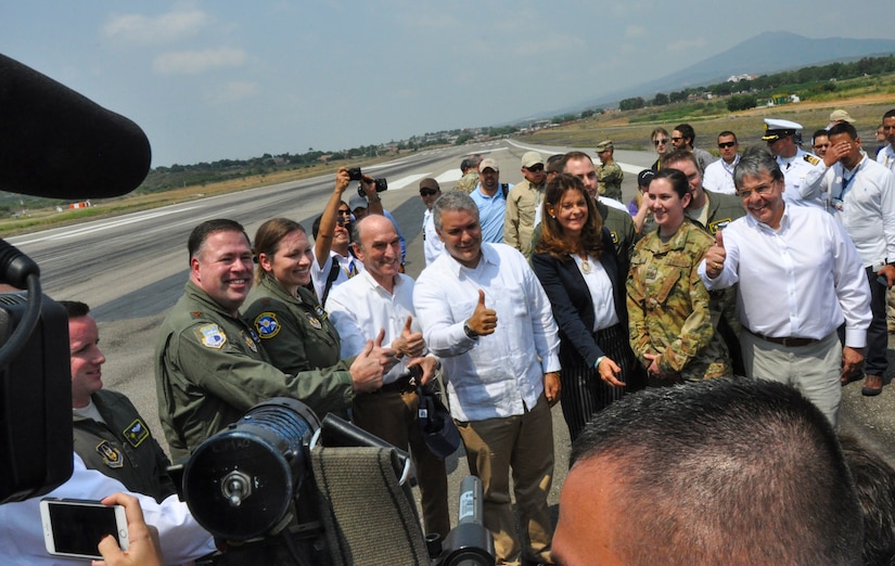 Charleston Reservists deliver humanitarian aid, met by Colombian President, VP