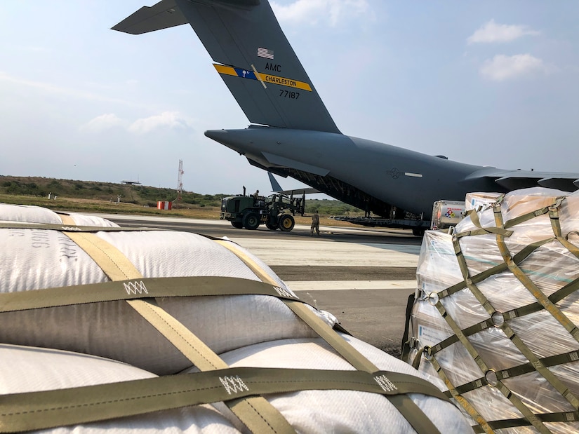 Charleston Reservists deliver humanitarian aid, met by Colombian President, VP