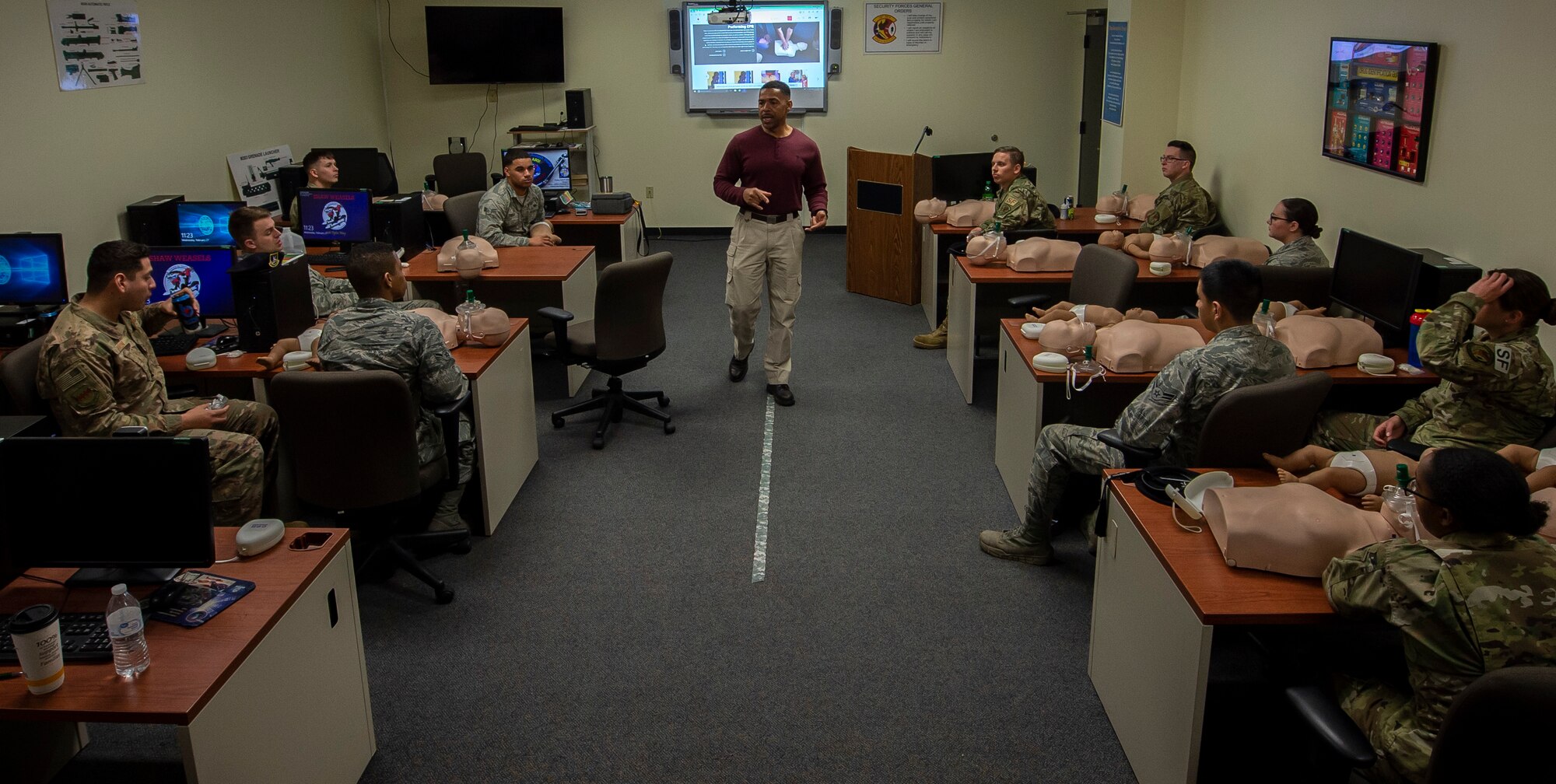Dwight Ross, 20th Security Forces Squadron training superintendent, teaches Airmen during a CPR course at Shaw Air Force Base, S.C., Feb. 27, 2019.