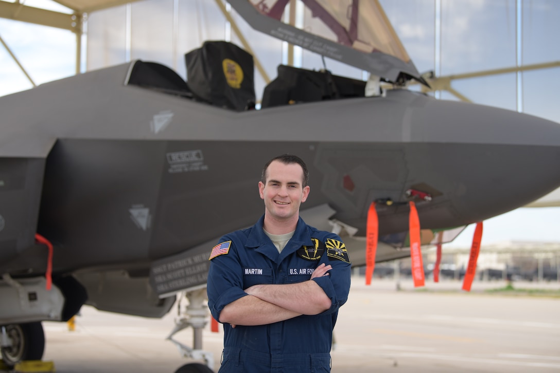 F-35 maintainer is on his way to becoming an F-35 pilot