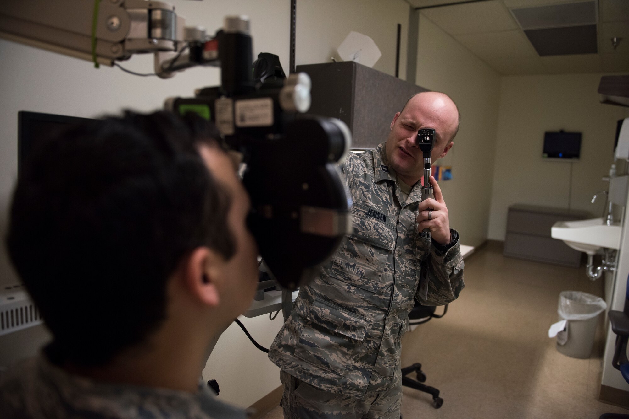 Capt. Craig Jensen, 366th Aerospace Medical Squadron optometry flight commander, performs a vision test on a patient, Feb, 25, 2019 at Mountain Home Air Force Base, Idaho. The 366th AMDS optometry clinic provides Airmen quality care all year to ensure they can see and accomplish the Air Force mission. (U.S. Air Force photo by Airman 1st Class Hailey Bivens)