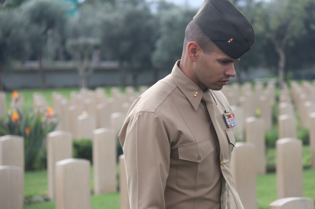 A U.S. Marine with Special Purpose Marine Air-Ground Task Force-Crisis Response-Africa 19.1 attends an Italian Veterans Day wreath-laying ceremony at the Commonwealth War Cemetery in Catania, Italy, Nov. 17, 2018