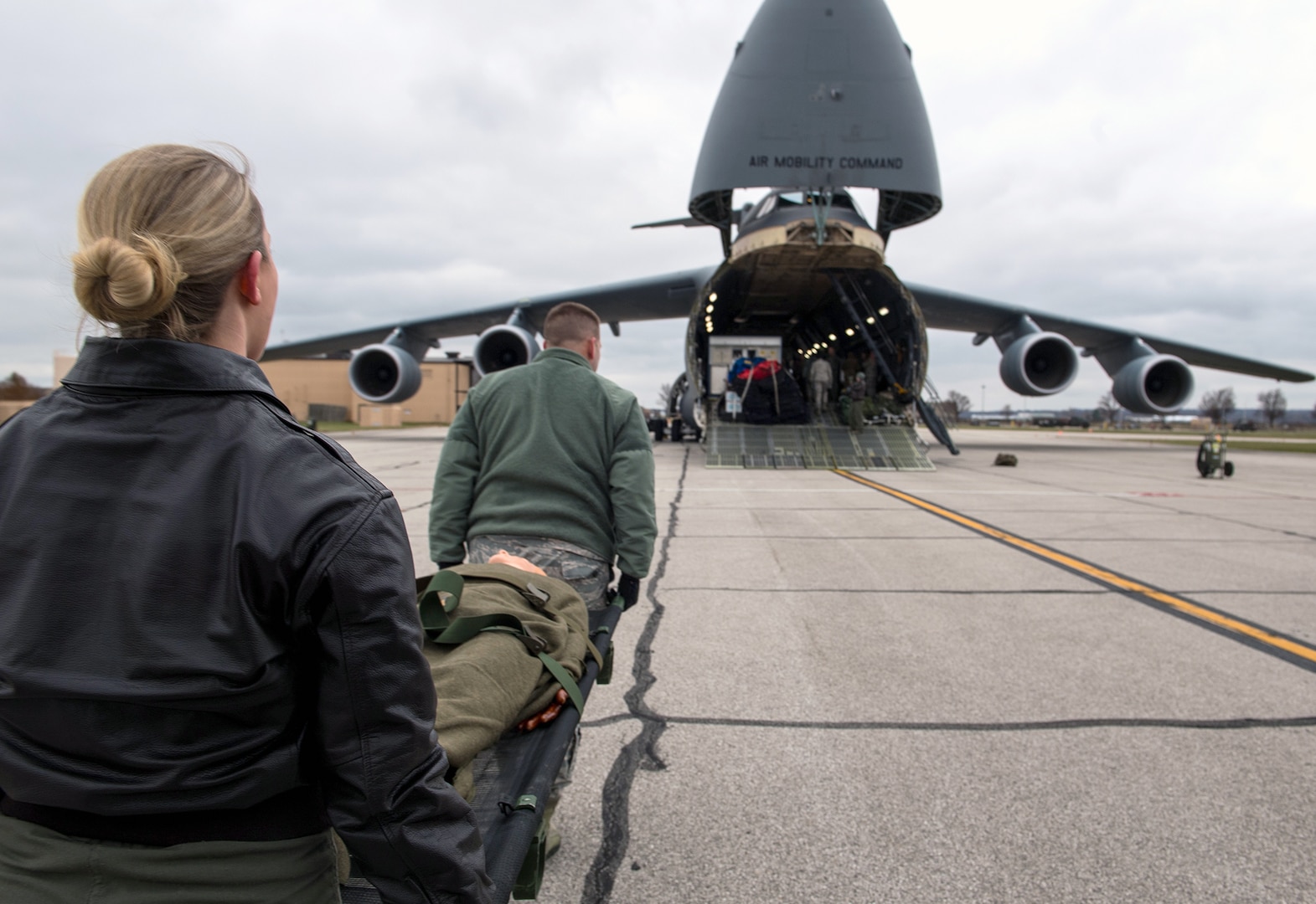 433rd Aeromedical Evacuation Squadron takes part in C-5M medevac tests >  Joint Base San Antonio > News