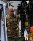 Illinois aircraft prepares for hurricane mission [Image 1 of 5]