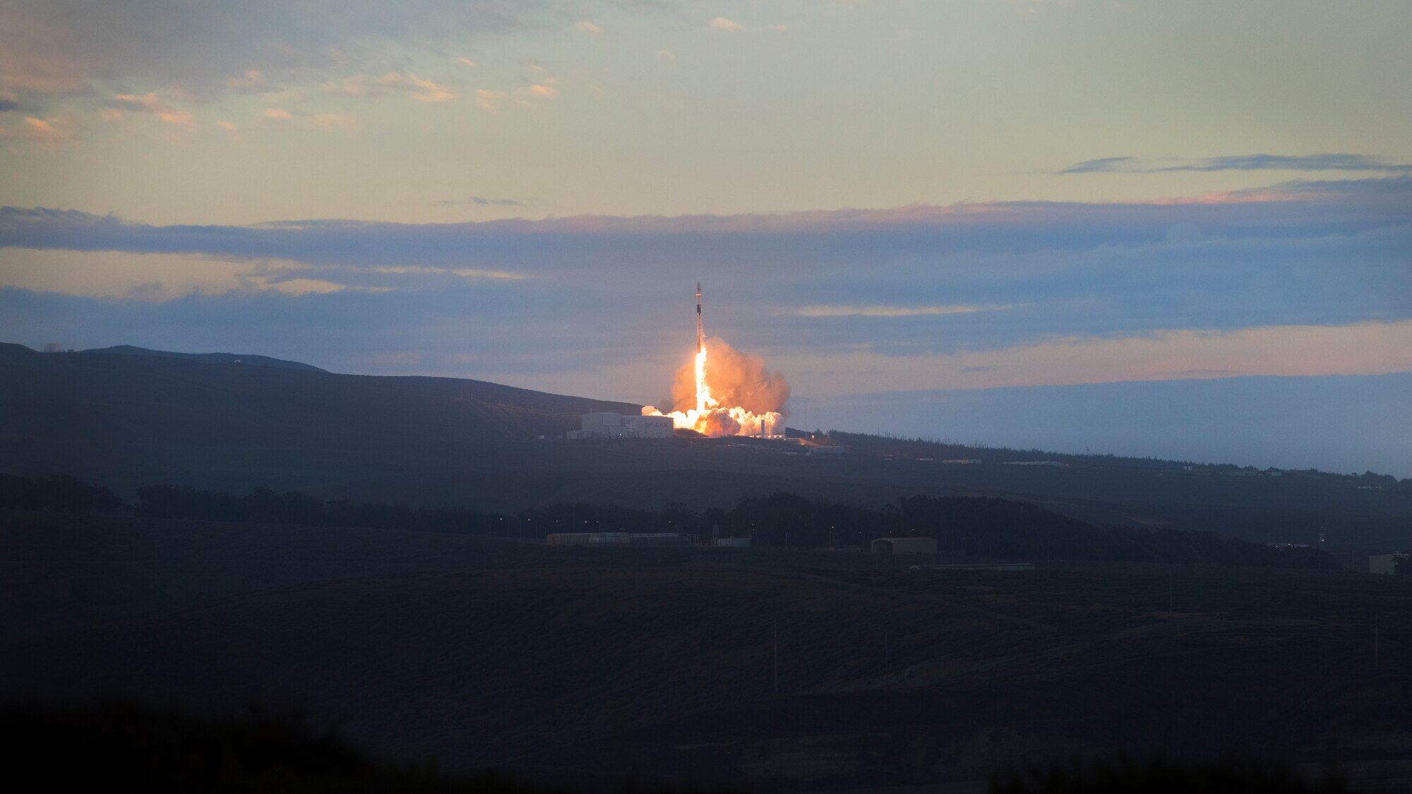 SpaceX Falcon 9 Iridium-8 launches from Vandenberg