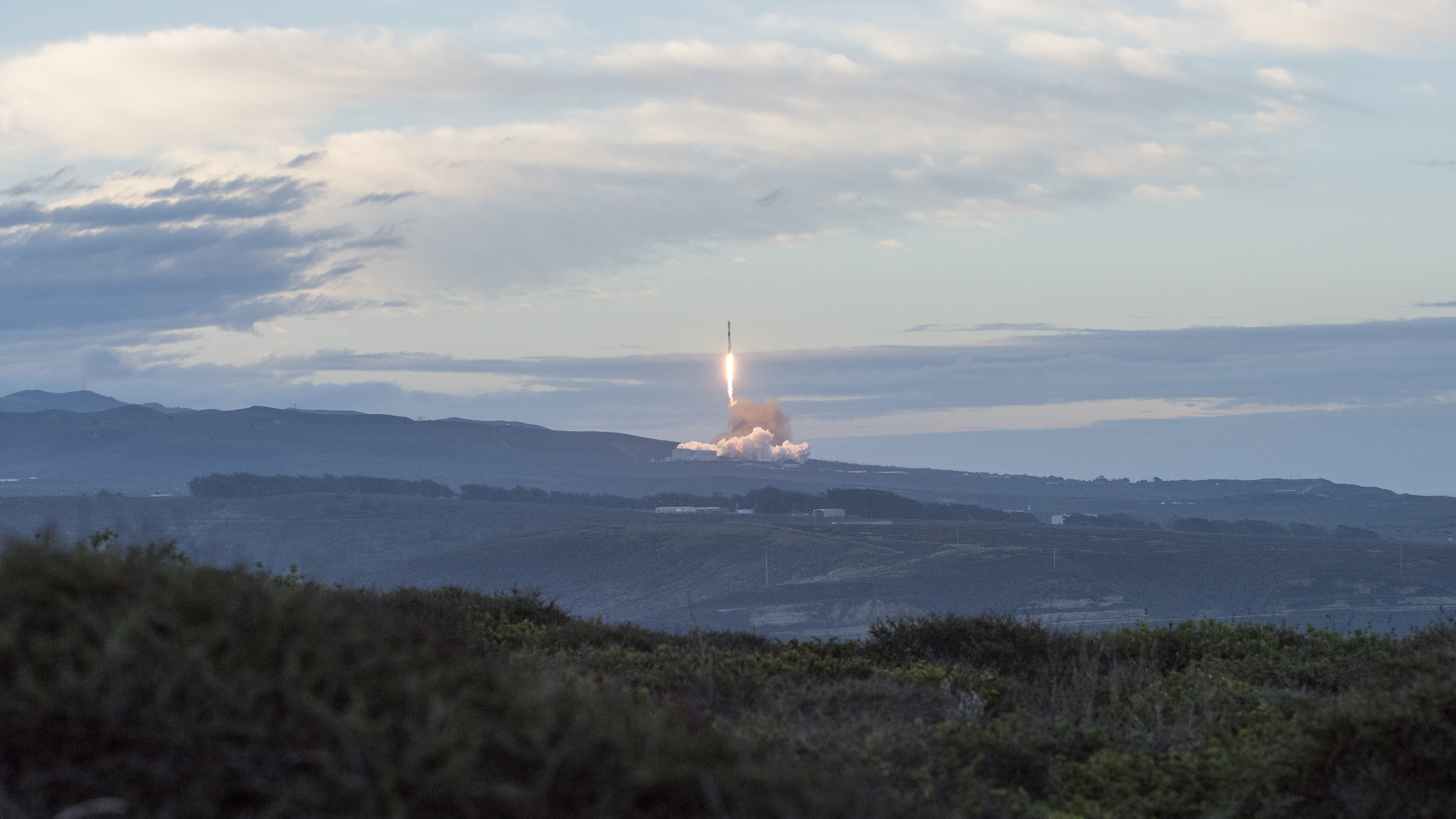 SpaceX Falcon 9 Iridium8 launches from Vandenberg