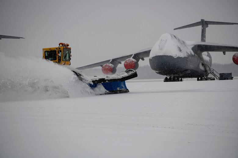 Team Dover S First Snow Dover Air Force Base Article Display