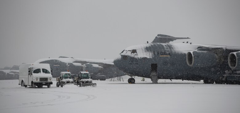 Team Dover S First Snow Dover Air Force Base Article Display