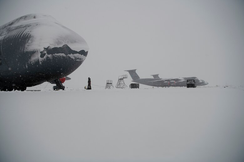 Team Dover S First Snow Dover Air Force Base Article Display