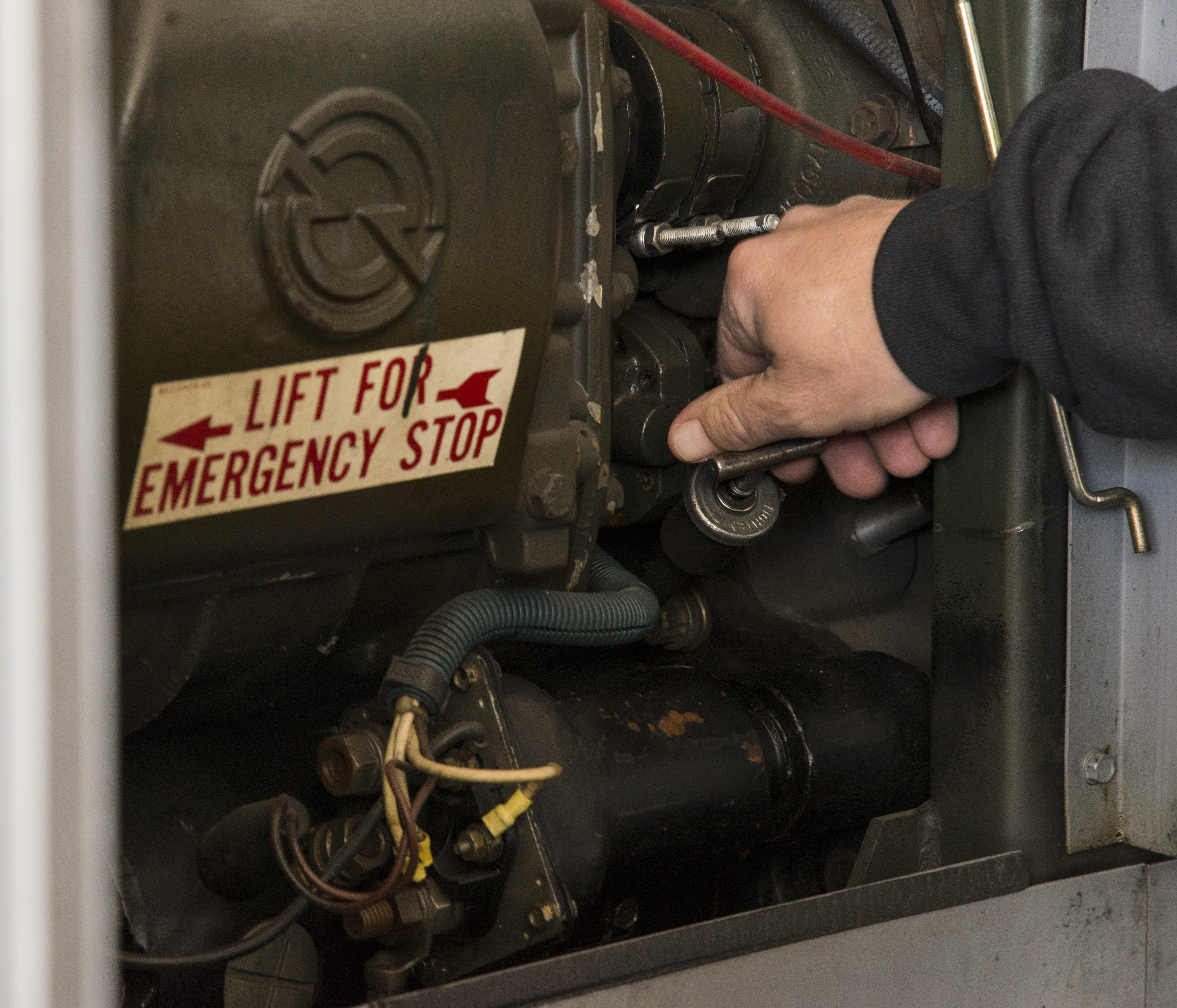 Transient aircraft get lift from Scott maintainers > Scott Air Force
